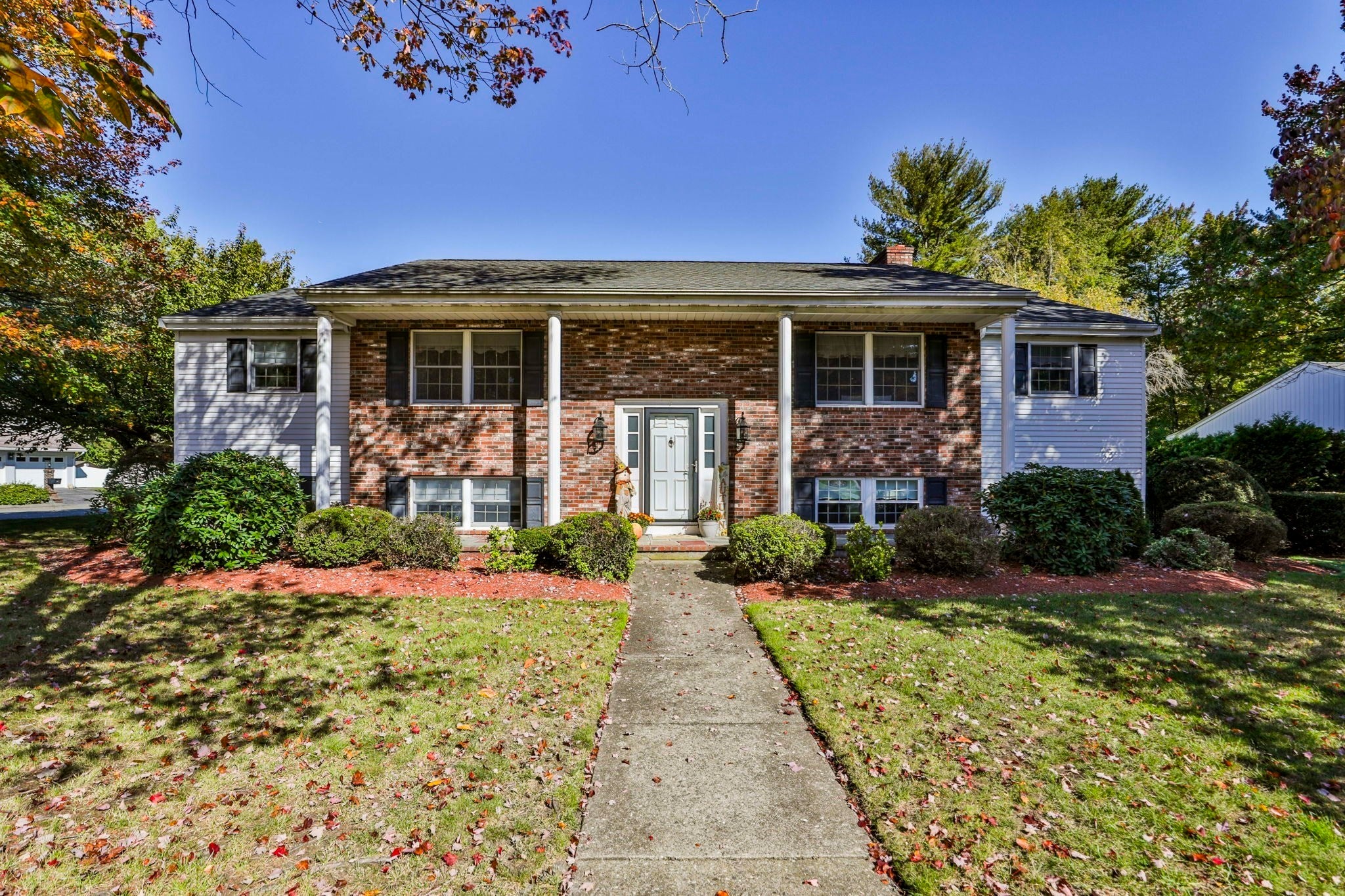 25 Indian Rock Dr, Saugus, MA Photo #2