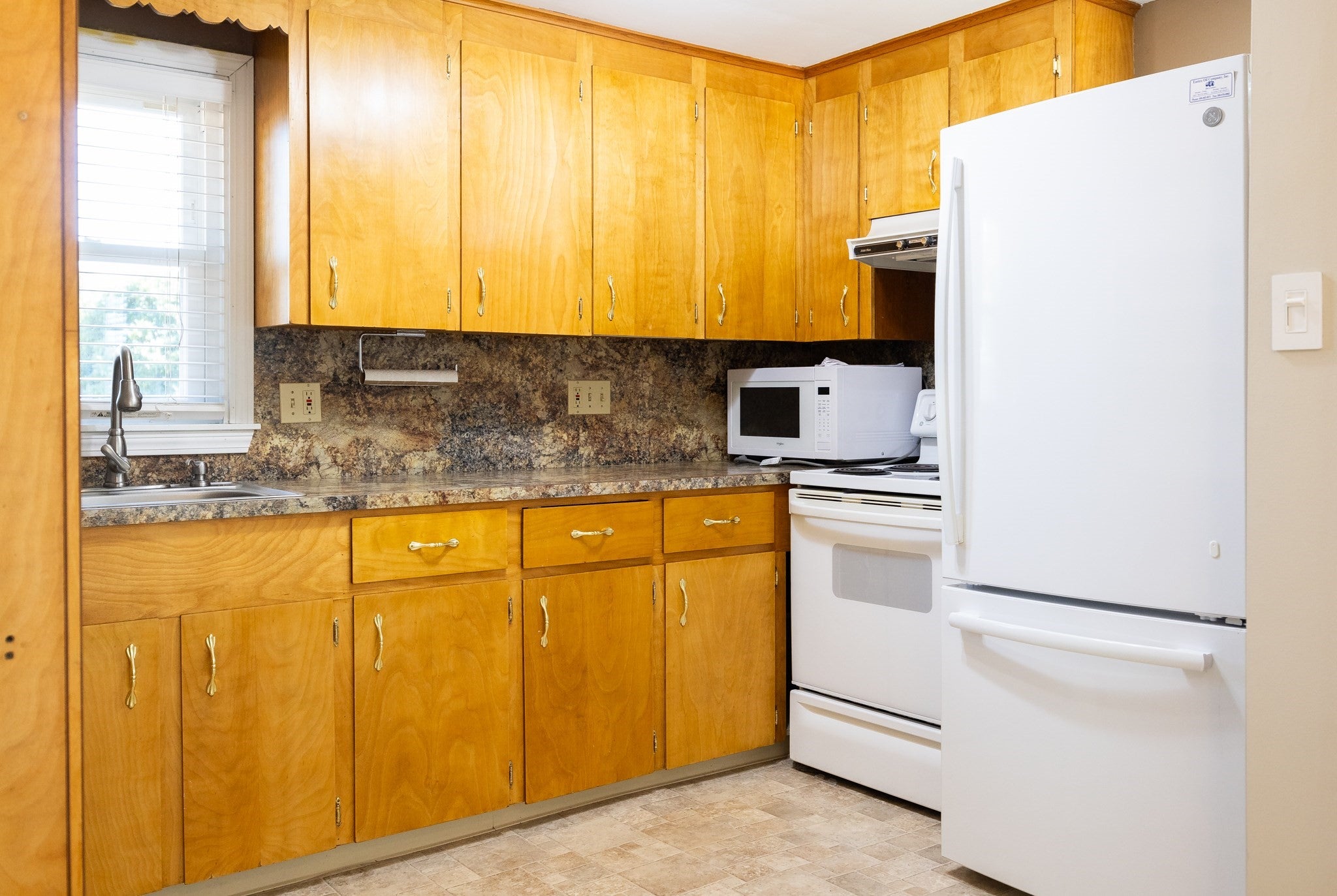 31 Stockholm St, Bellingham, MA Photo #10