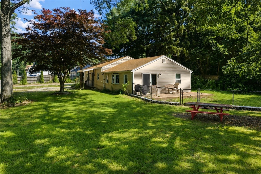 8 Martel St