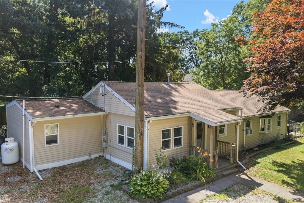 8 Martel St