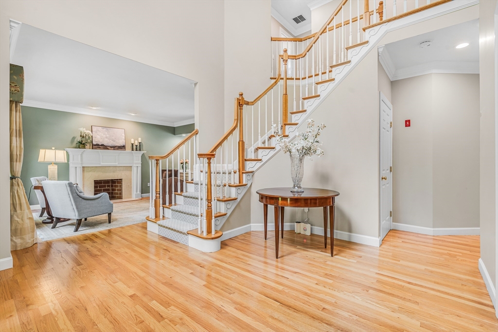 10 Whitney Rd