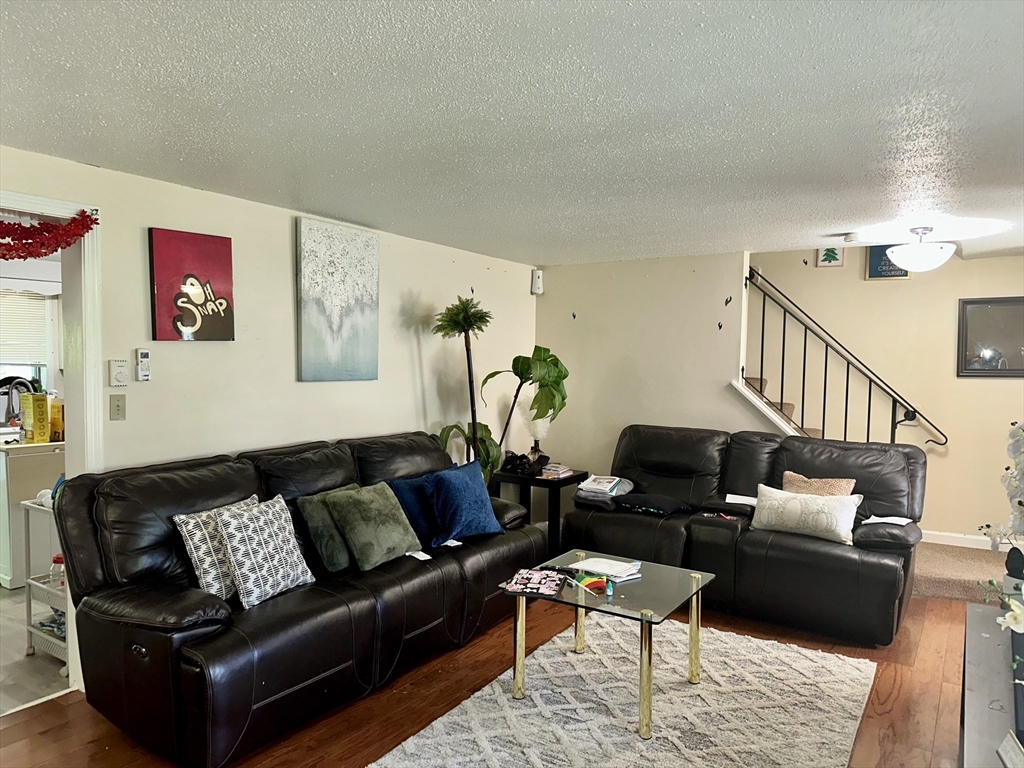 192 W Main St 192