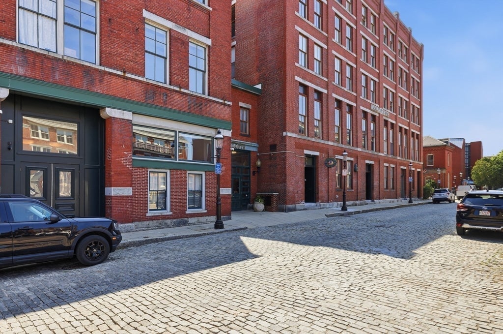 Photo of 172 Middle St #306, Lowell, MA