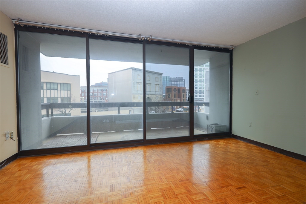 566 Commonwealth Ave 304