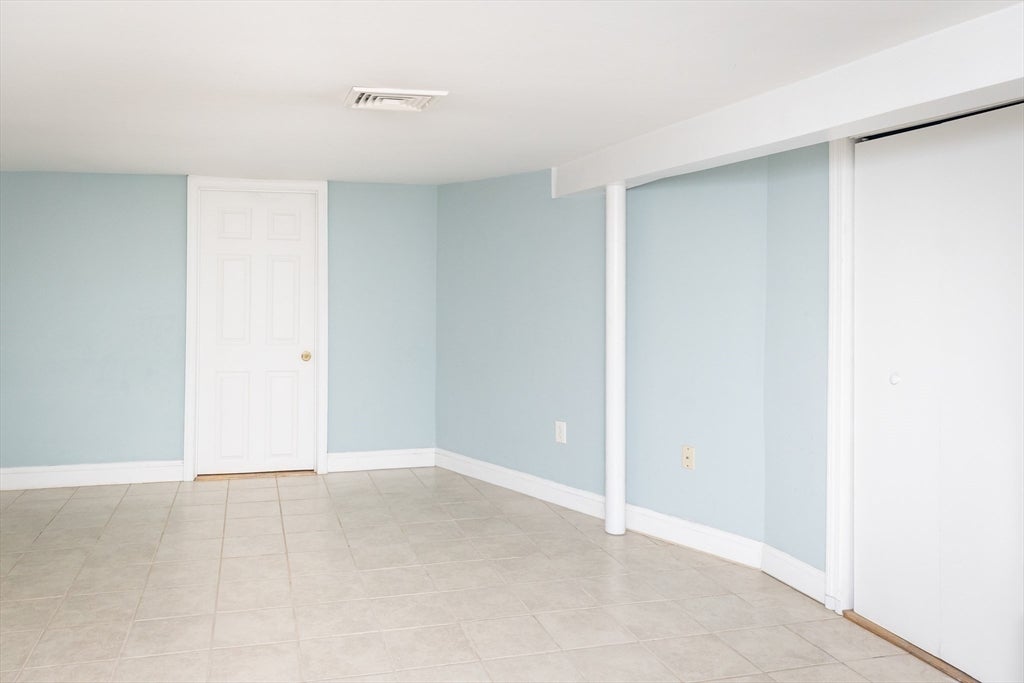 15 Murray Hill Rd, Medford, MA Photo #24