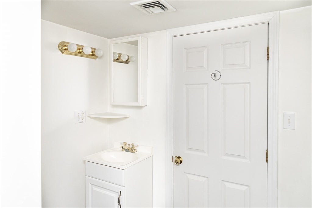 15 Murray Hill Rd, Medford, MA Photo #25