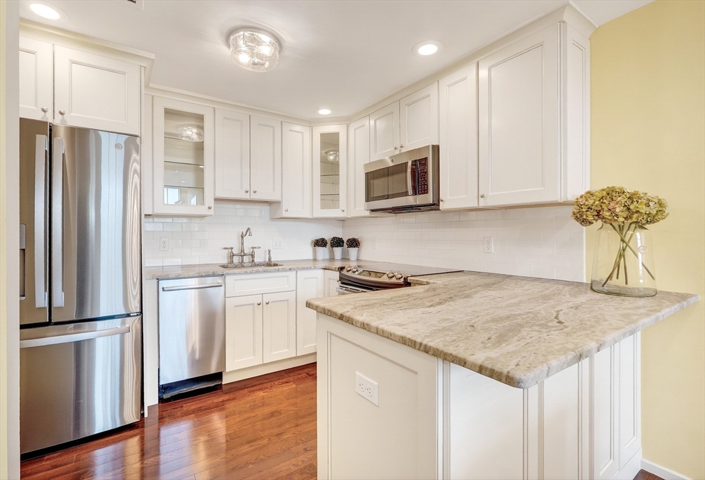 51 Pettee St 49