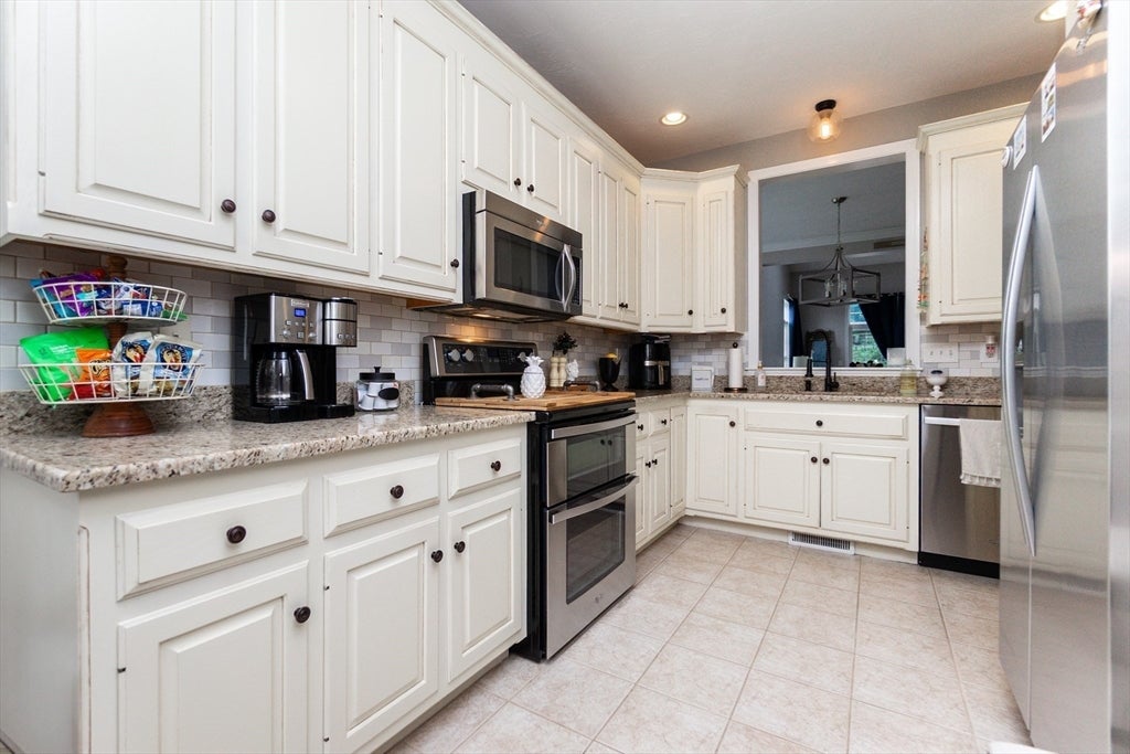 4 Kingson Ln 1