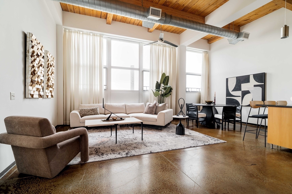 120 Holmes St 304