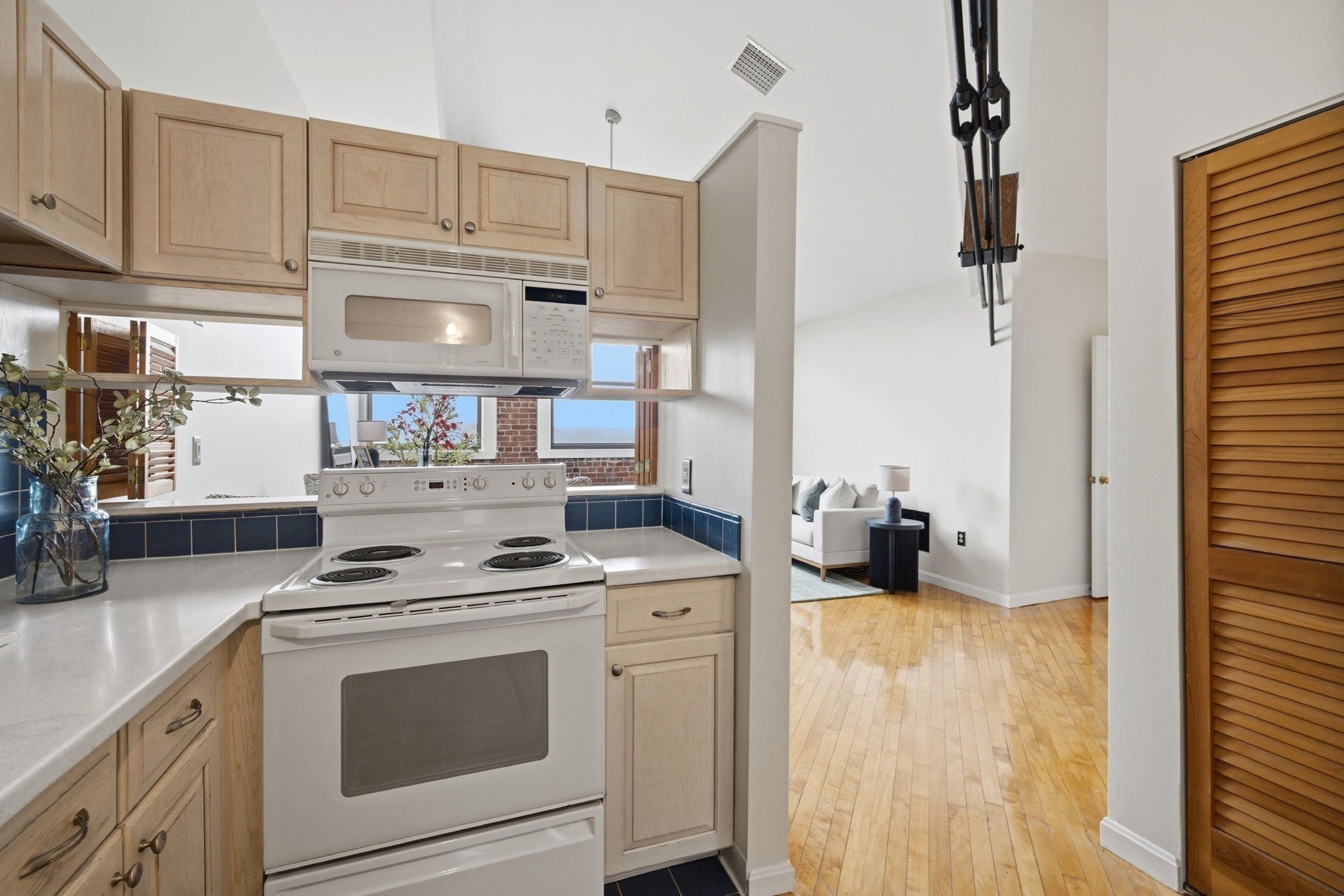 94 Newbury Ave 402