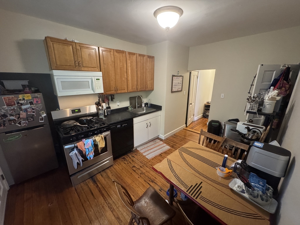 Cambridge, Massachusetts 02139, United States, 2 Bedrooms Bedrooms, ,1 BathroomBathrooms,Residential,Active,189574