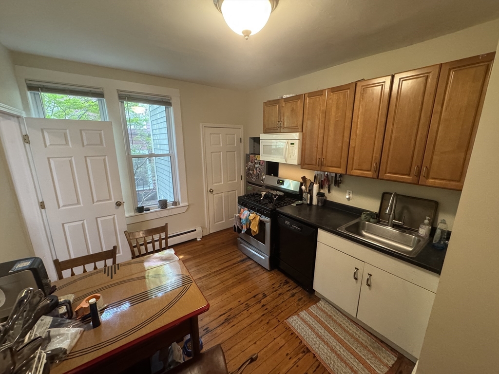Cambridge, Massachusetts 02139, United States, 2 Bedrooms Bedrooms, ,1 BathroomBathrooms,Residential,Active,189574