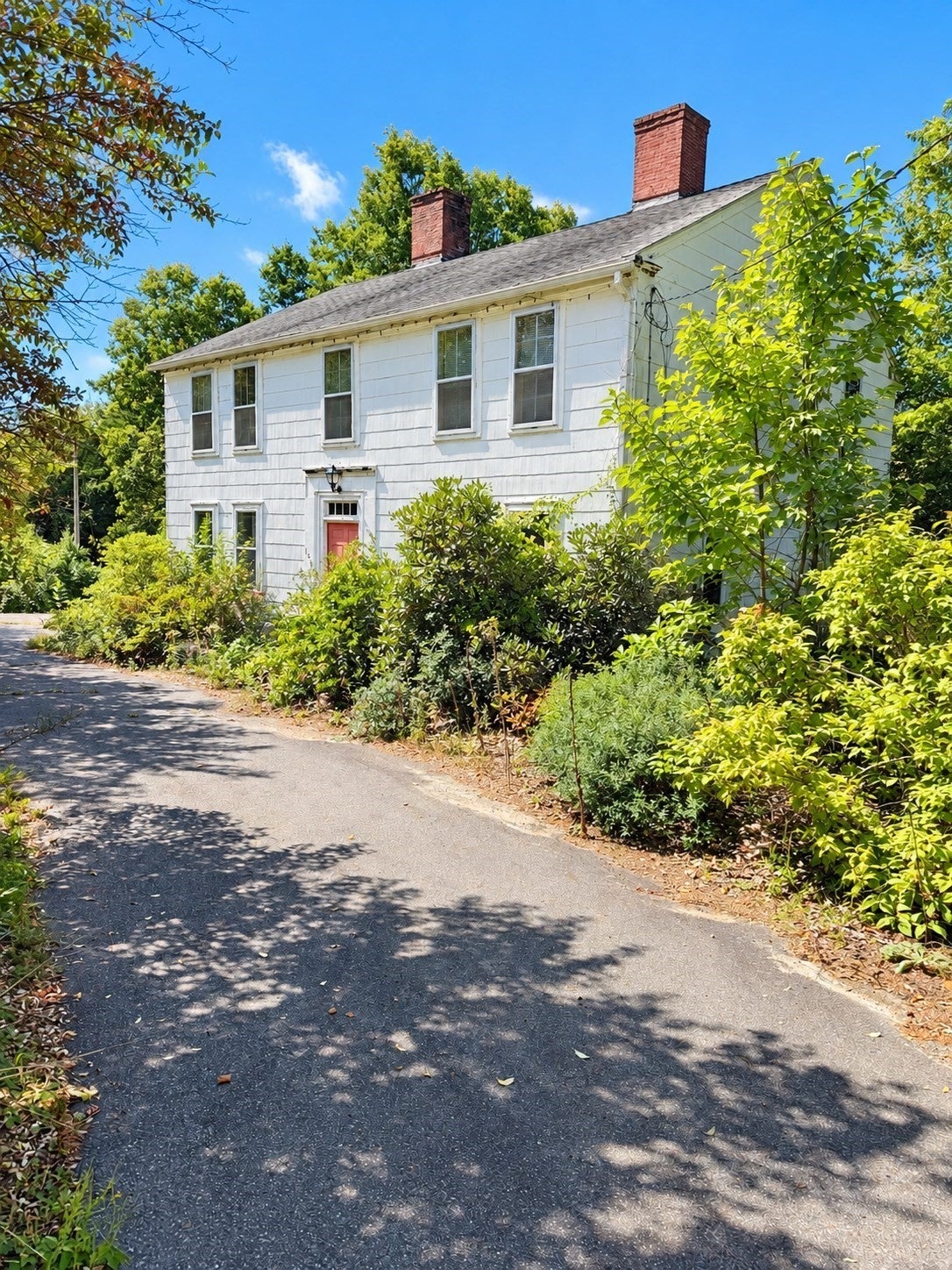 153 Johnny Appleseed Ln, Leominster, MA Photo #2