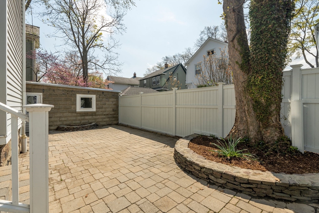 Belmont, Massachusetts 02478, United States, 3 Bedrooms Bedrooms, ,3 BathroomsBathrooms,Residential,Pending,116423