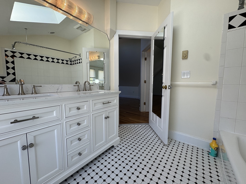 Belmont, Massachusetts 02478, United States, 3 Bedrooms Bedrooms, ,3 BathroomsBathrooms,Residential,Pending,116423