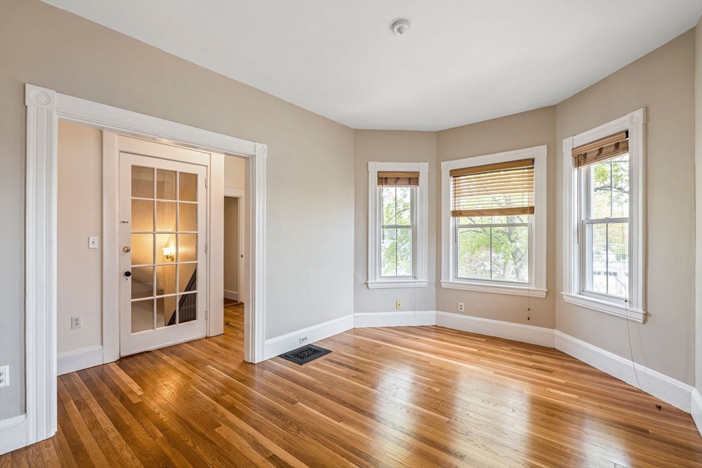 Belmont, Massachusetts 02478, United States, 3 Bedrooms Bedrooms, ,3 BathroomsBathrooms,Residential,Pending,116423