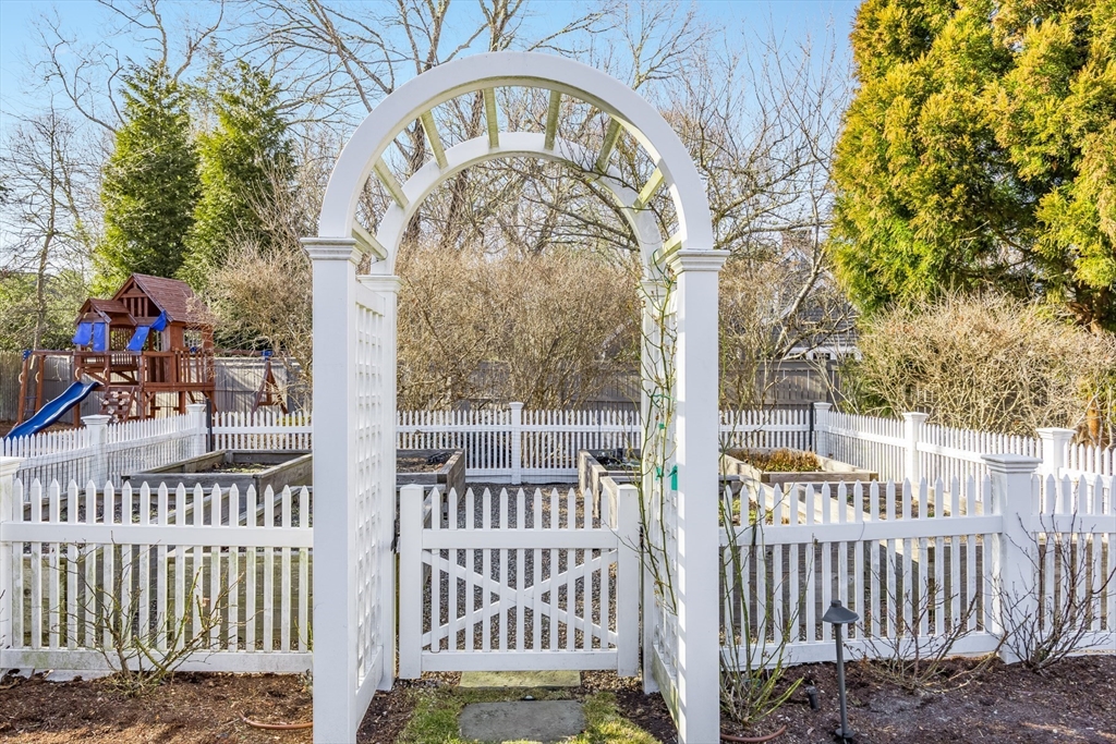 Barnstable, Massachusetts 02655, United States, 5 Bedrooms Bedrooms, ,6 BathroomsBathrooms,Residential,Active,96923