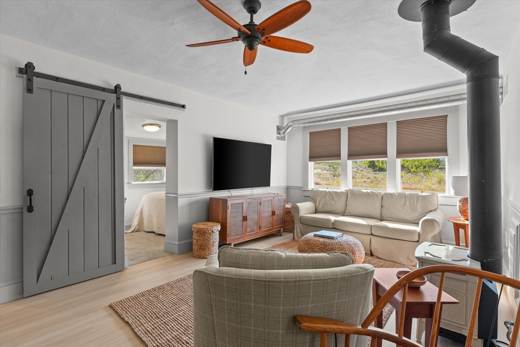 128 Old Point Rd 128