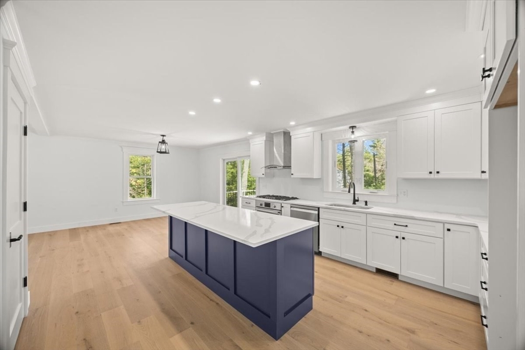 25 Lynn St
