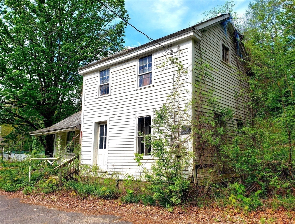 Huntington, Massachusetts 01050, United States, 3 Bedrooms Bedrooms, ,1 BathroomBathrooms,Residential,Active,93359