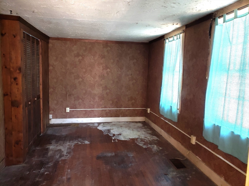 Huntington, Massachusetts 01050, United States, 3 Bedrooms Bedrooms, ,1 BathroomBathrooms,Residential,Active,93359