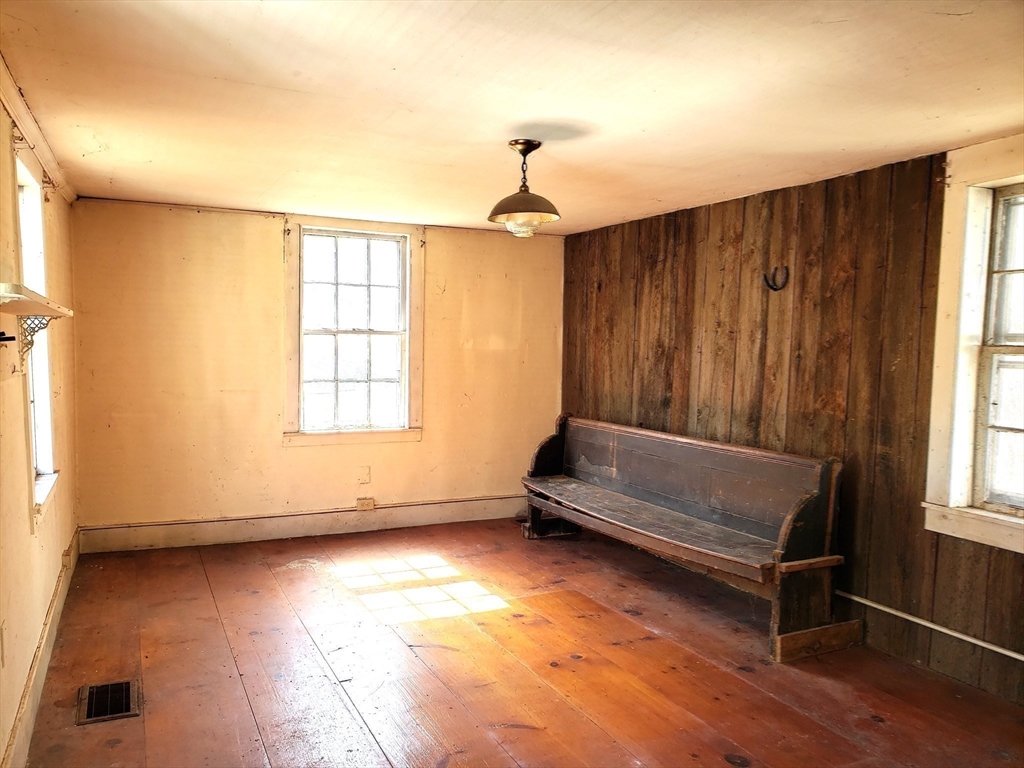 Huntington, Massachusetts 01050, United States, 3 Bedrooms Bedrooms, ,1 BathroomBathrooms,Residential,Active,93359