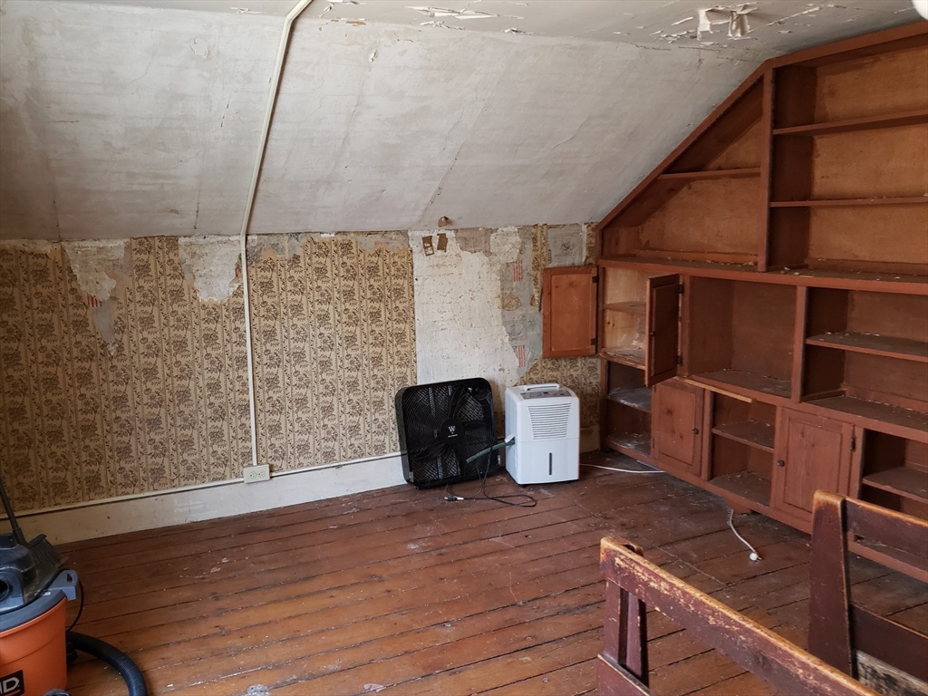 Huntington, Massachusetts 01050, United States, 3 Bedrooms Bedrooms, ,1 BathroomBathrooms,Residential,Active,93359