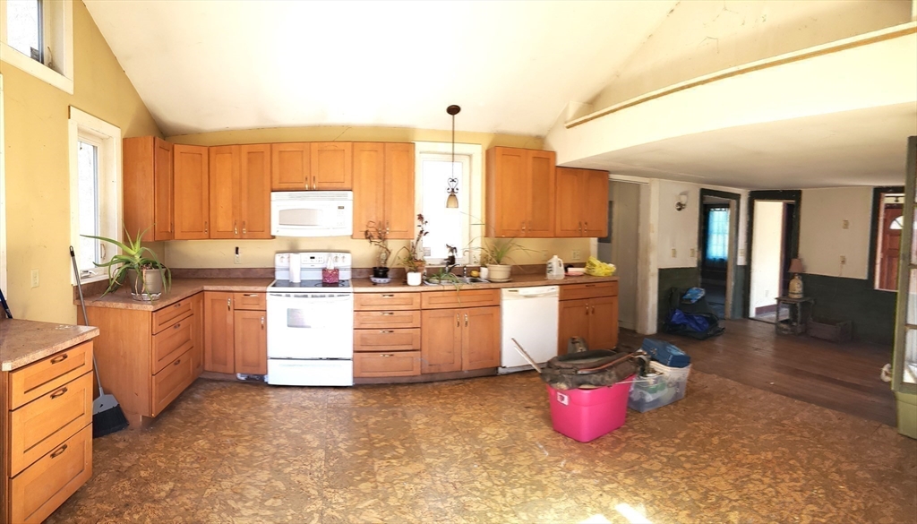 Huntington, Massachusetts 01050, United States, 3 Bedrooms Bedrooms, ,1 BathroomBathrooms,Residential,Active,93359