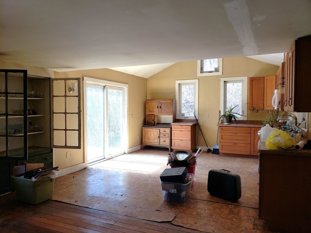 Huntington, Massachusetts 01050, United States, 3 Bedrooms Bedrooms, ,1 BathroomBathrooms,Residential,Active,93359