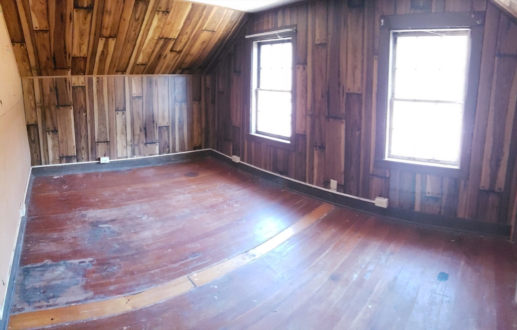 Huntington, Massachusetts 01050, United States, 3 Bedrooms Bedrooms, ,1 BathroomBathrooms,Residential,Active,93359