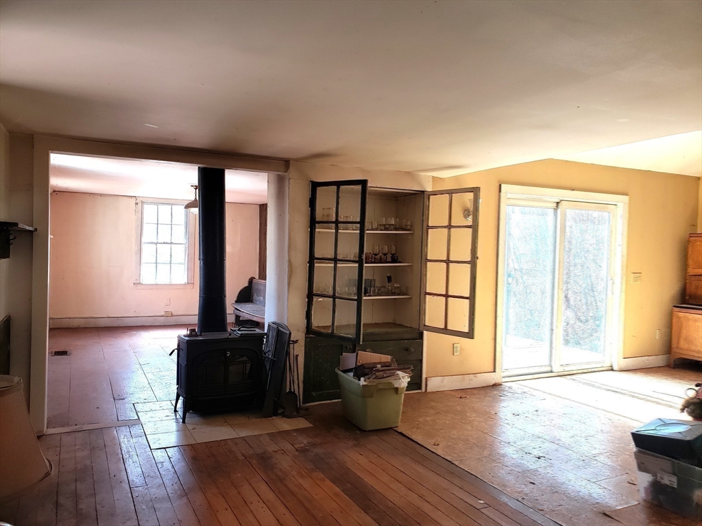 Huntington, Massachusetts 01050, United States, 3 Bedrooms Bedrooms, ,1 BathroomBathrooms,Residential,Active,93359