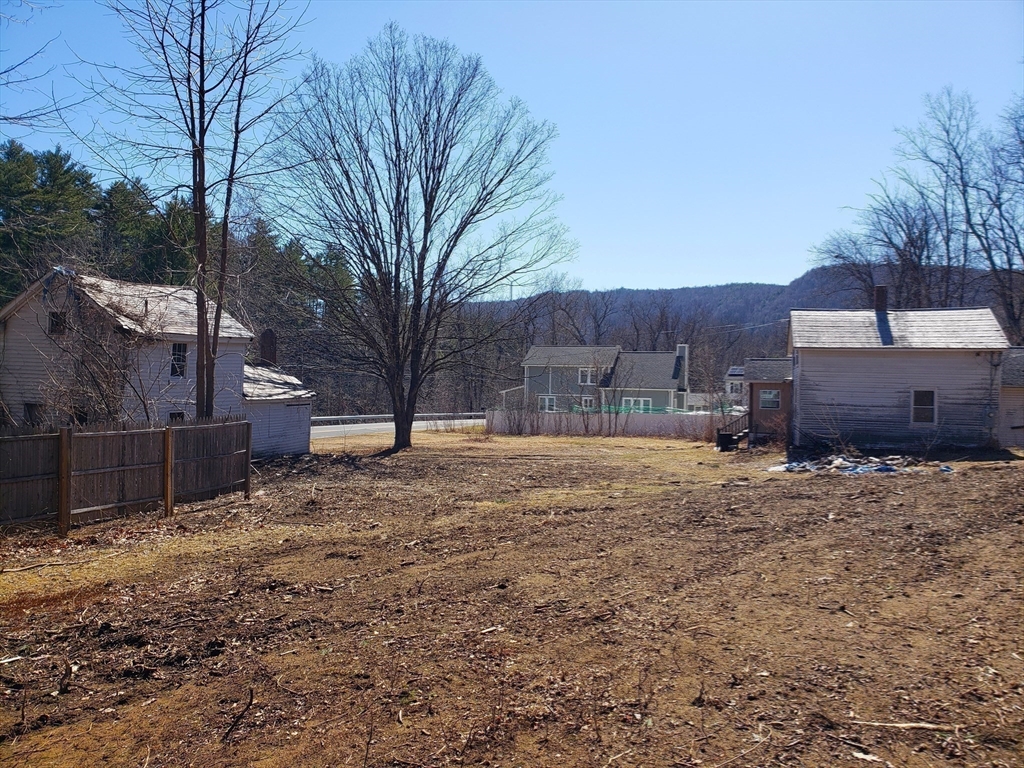 Huntington, Massachusetts 01050, United States, 3 Bedrooms Bedrooms, ,1 BathroomBathrooms,Residential,Active,93359