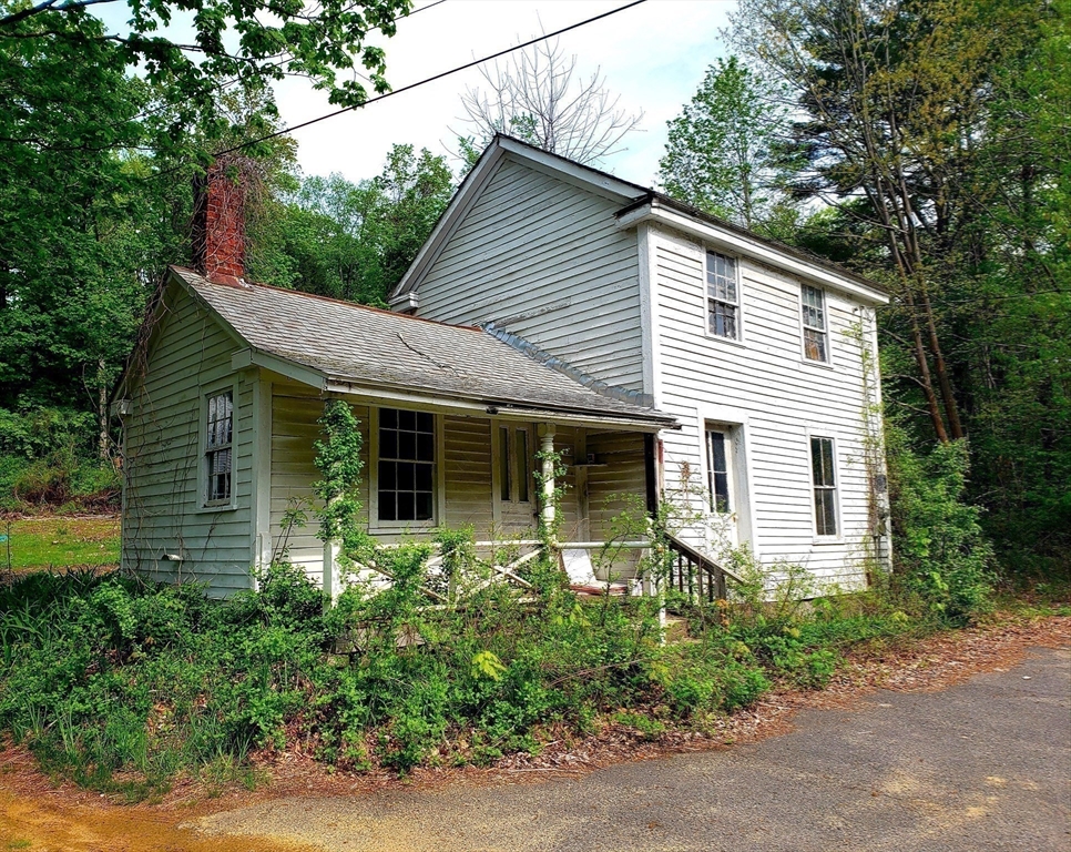 Huntington, Massachusetts 01050, United States, 3 Bedrooms Bedrooms, ,1 BathroomBathrooms,Residential,Active,93359