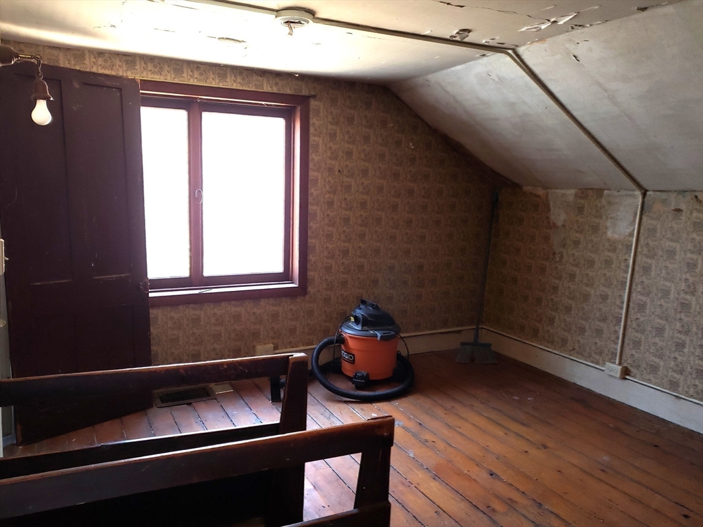 Huntington, Massachusetts 01050, United States, 3 Bedrooms Bedrooms, ,1 BathroomBathrooms,Residential,Active,93359