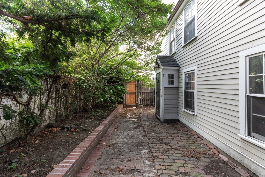 21A Pinckney