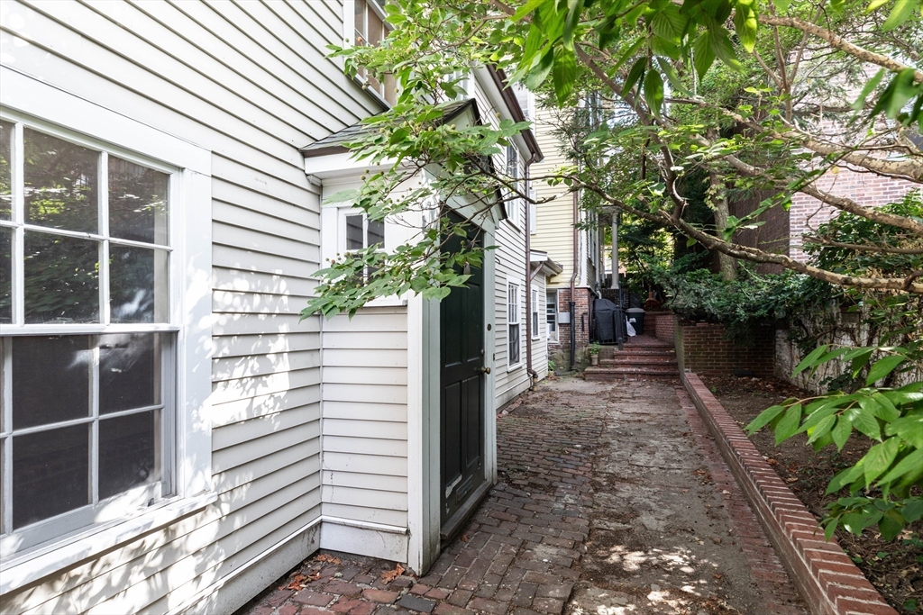 21A Pinckney