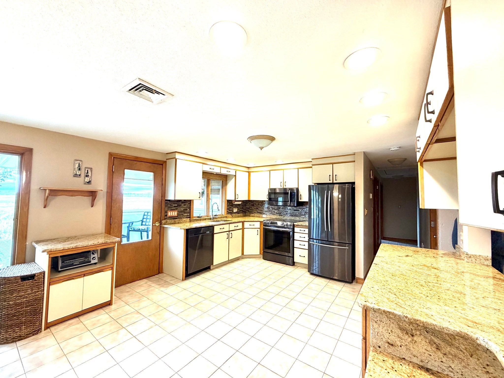 21 Venice AVE, Saugus, MA, 21 Venice AVE, Saugus, MA Photo #9