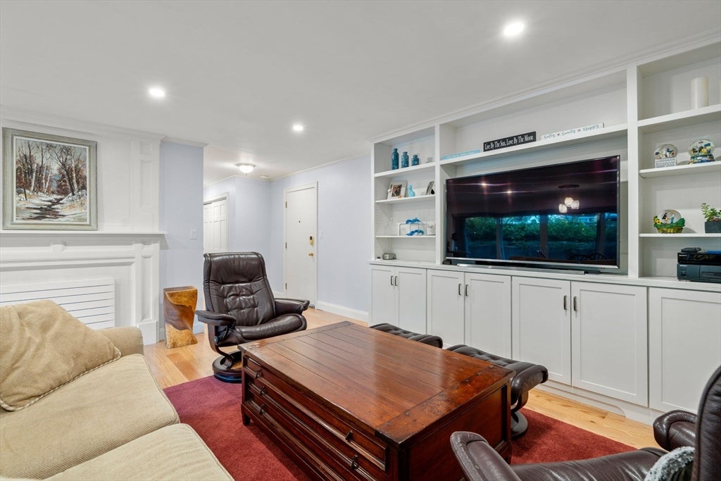 1210 Greendale Ave 311