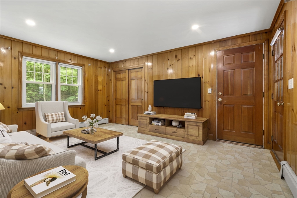 83 Hemlock Park Dr