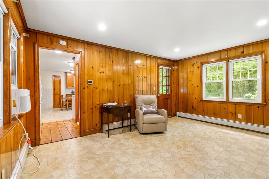 83 Hemlock Park Dr