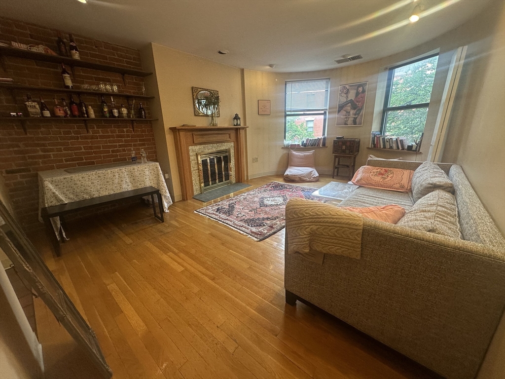 102 Gainsborough Street #302E, Boston, MA Photo #1