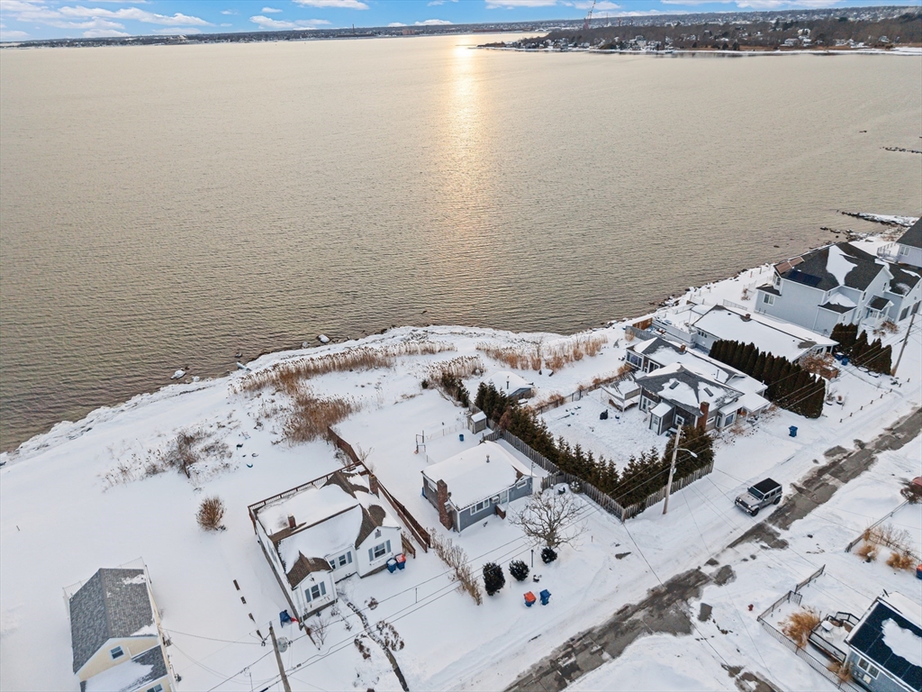 27 Bayview Ave
