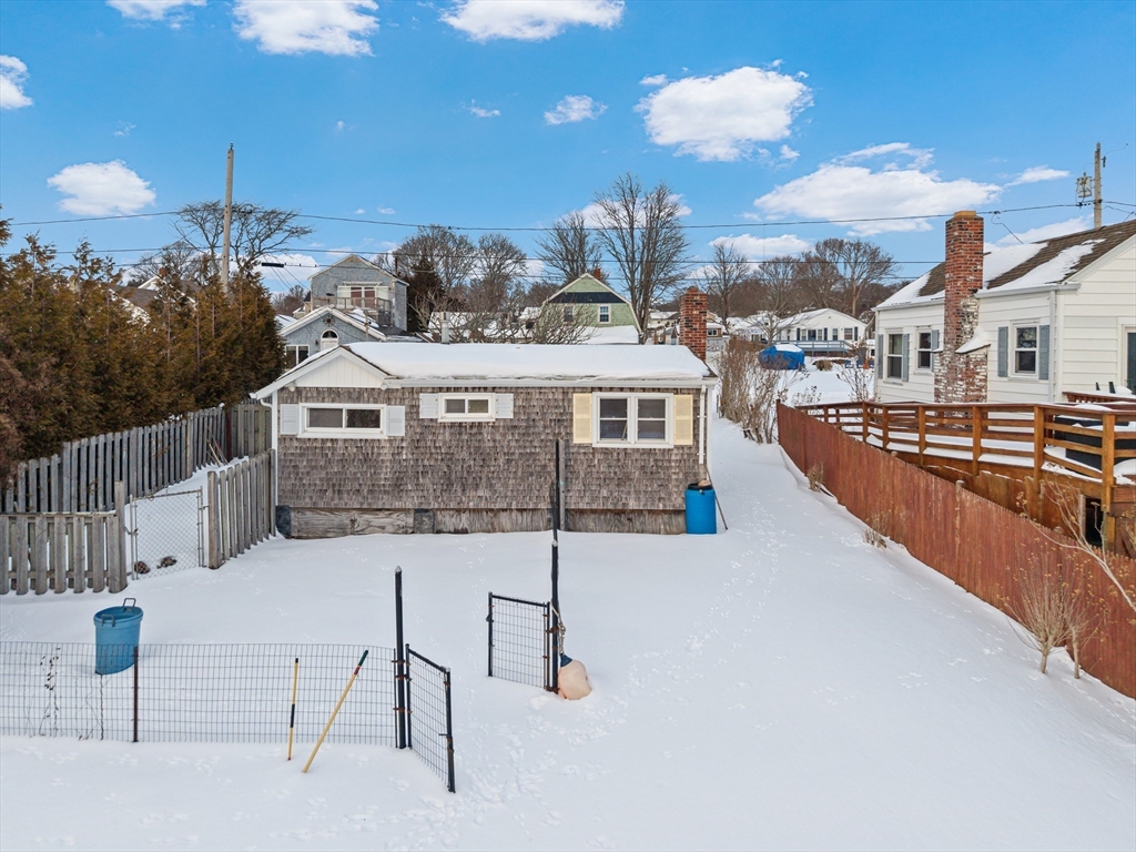 27 Bayview Ave