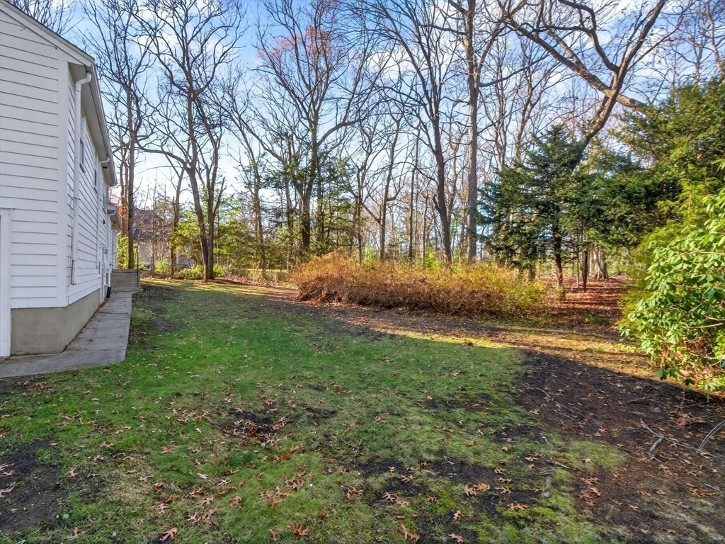 Dover, Massachusetts 02030, United States, 4 Bedrooms Bedrooms, ,3 BathroomsBathrooms,Residential,Pending,250832