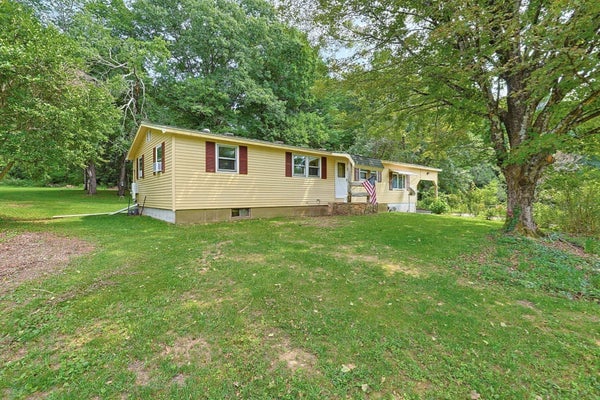 1075 W BROOKFIELD RD, NEW BRAINTREE, MA 01531 - Image f76cf9d5a2ef75d81786ea5c651b96de/3230011596