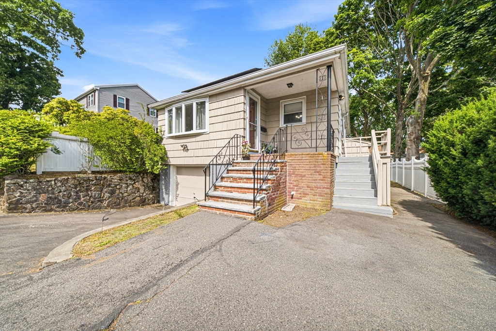 33 Fairchild Ave