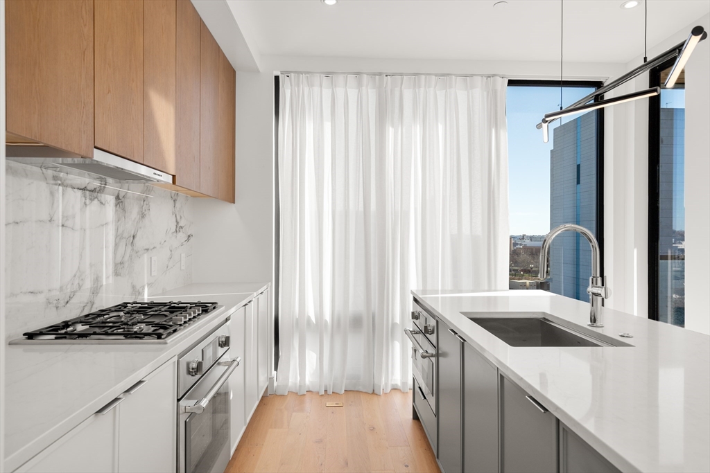 595 Albany Street 401