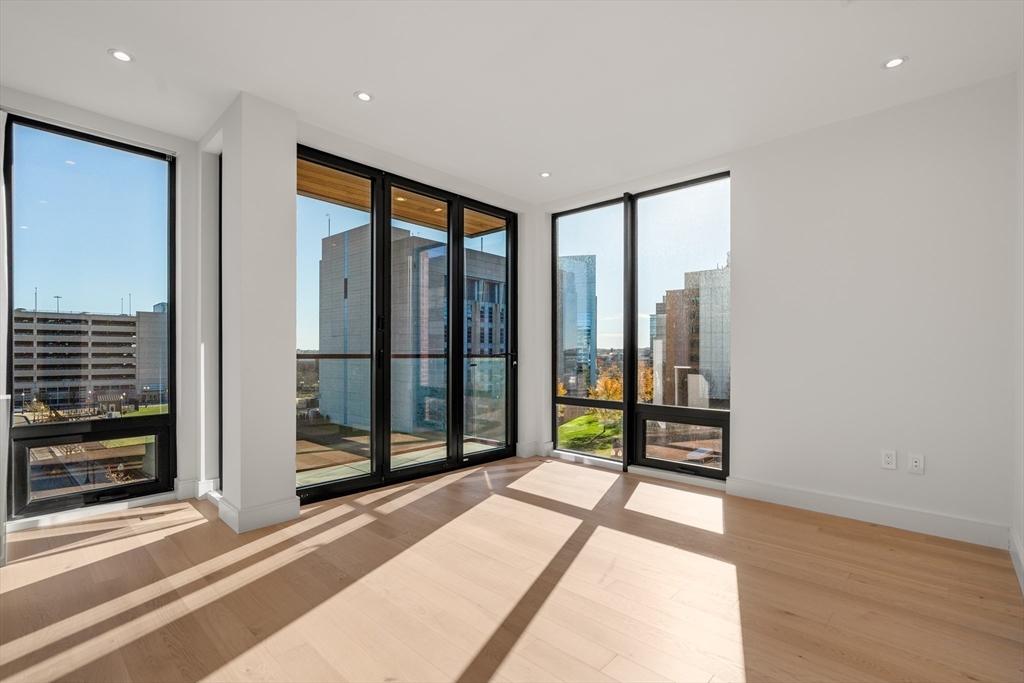 595 Albany Street 401