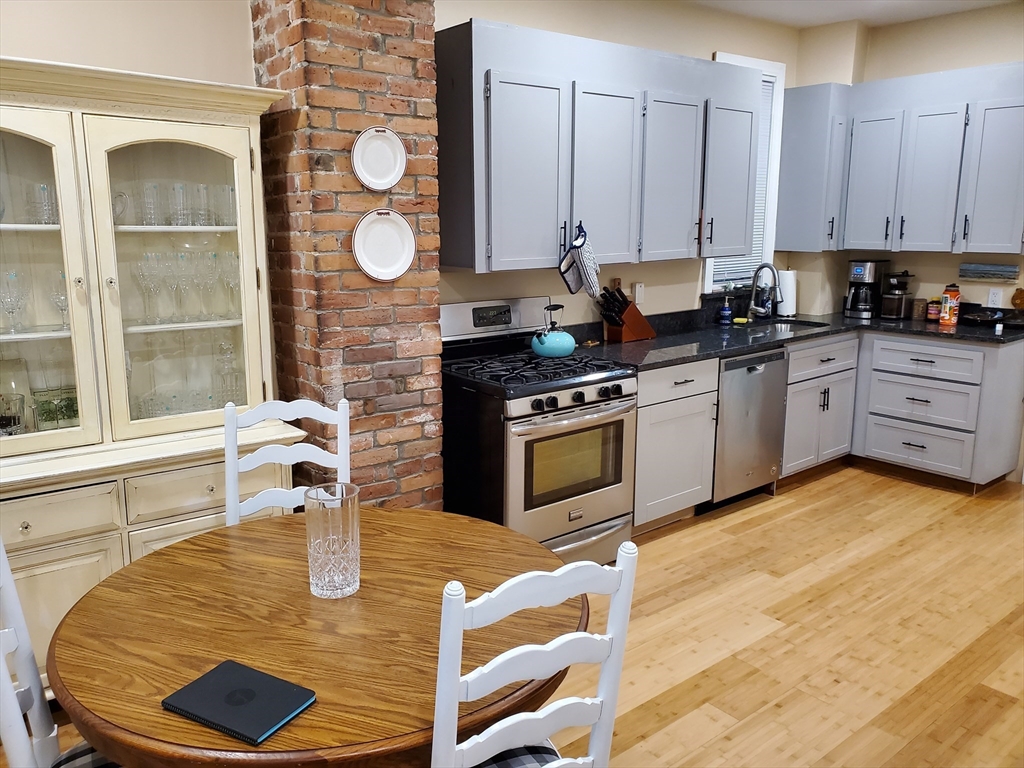 233 Chelsea St #2, Boston, MA, 233 Chelsea St #2, Boston, MA Photo #2