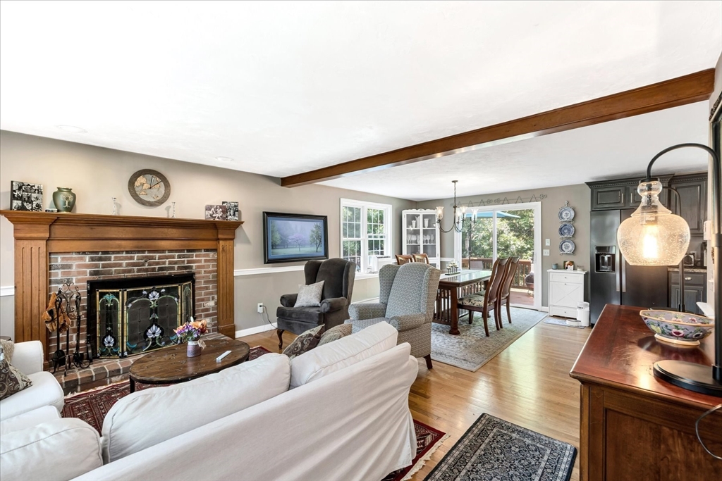 53 Thornberry Cir, Mashpee, MA Photo #2